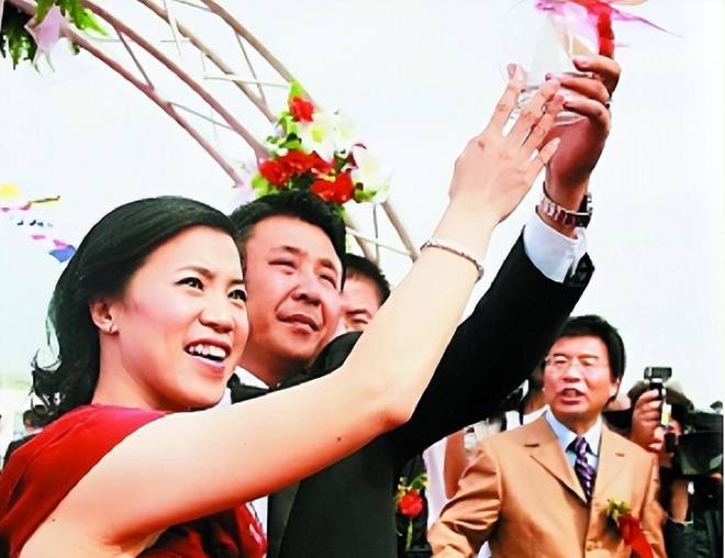 |凯发k8官网电游官网人生赢家！王楠老公离婚后再婚生1儿1女前妻30岁大儿子很低调
